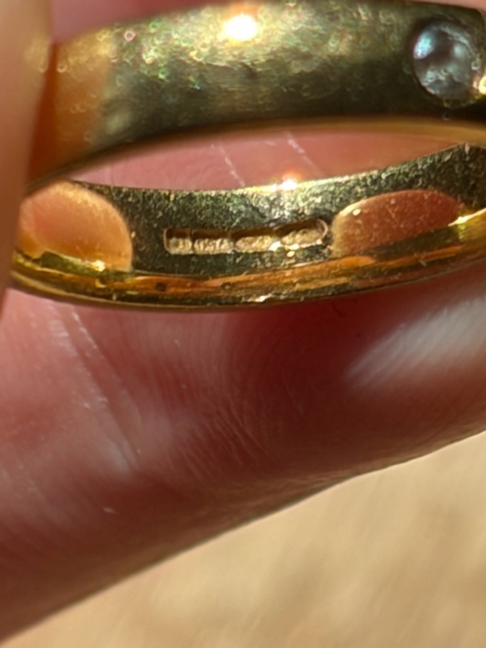 Vintage 18k Solid Gold 3 Diamond Band Ring 3MM - Picture 2 of 4